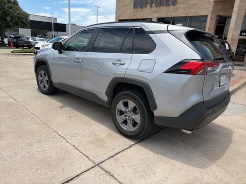 Used 2022 Toyota RAV4 XLE w/ Convenience Package FWD image 6