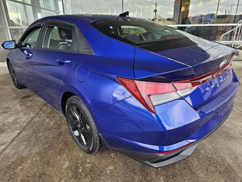 Used 2023 Hyundai Elantra SEL image 3