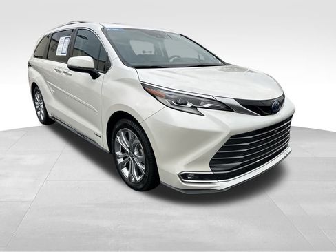 Used 2021 Toyota Sienna Platinum image 1