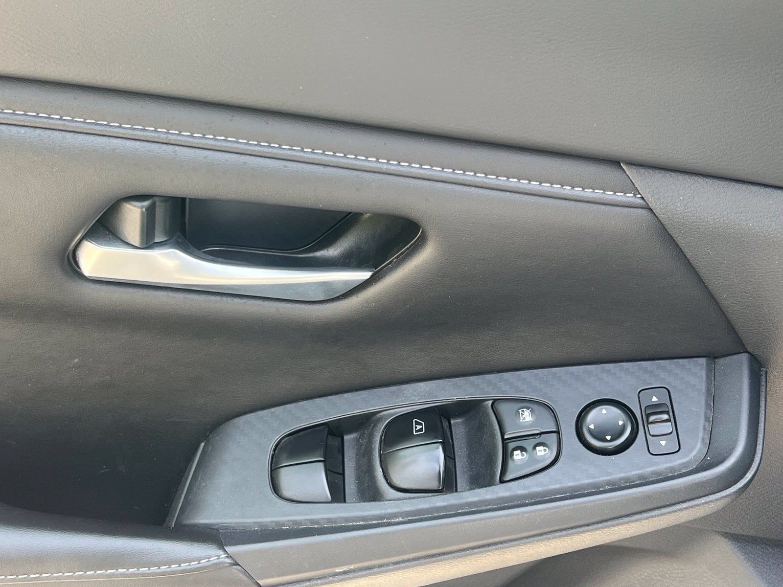 Used 2025 Nissan Sentra SV FWD image 22