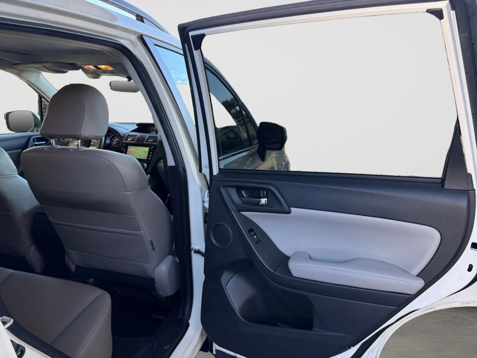 Used 2016 Subaru Forester 2.5i Touring w/ Eyesight & Navigation System AWD/4WD image 17