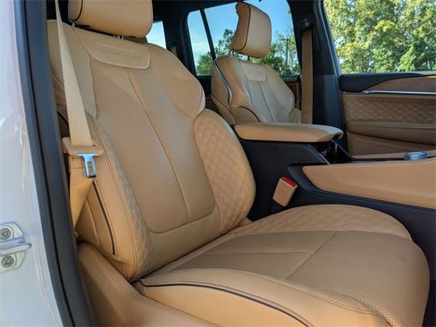 Used 2024 Jeep Grand Cherokee Summit image 41