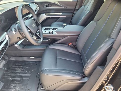 New 2026 Cadillac Lyriq Signature Sport w/ LPO, Floor Liner Package image 21