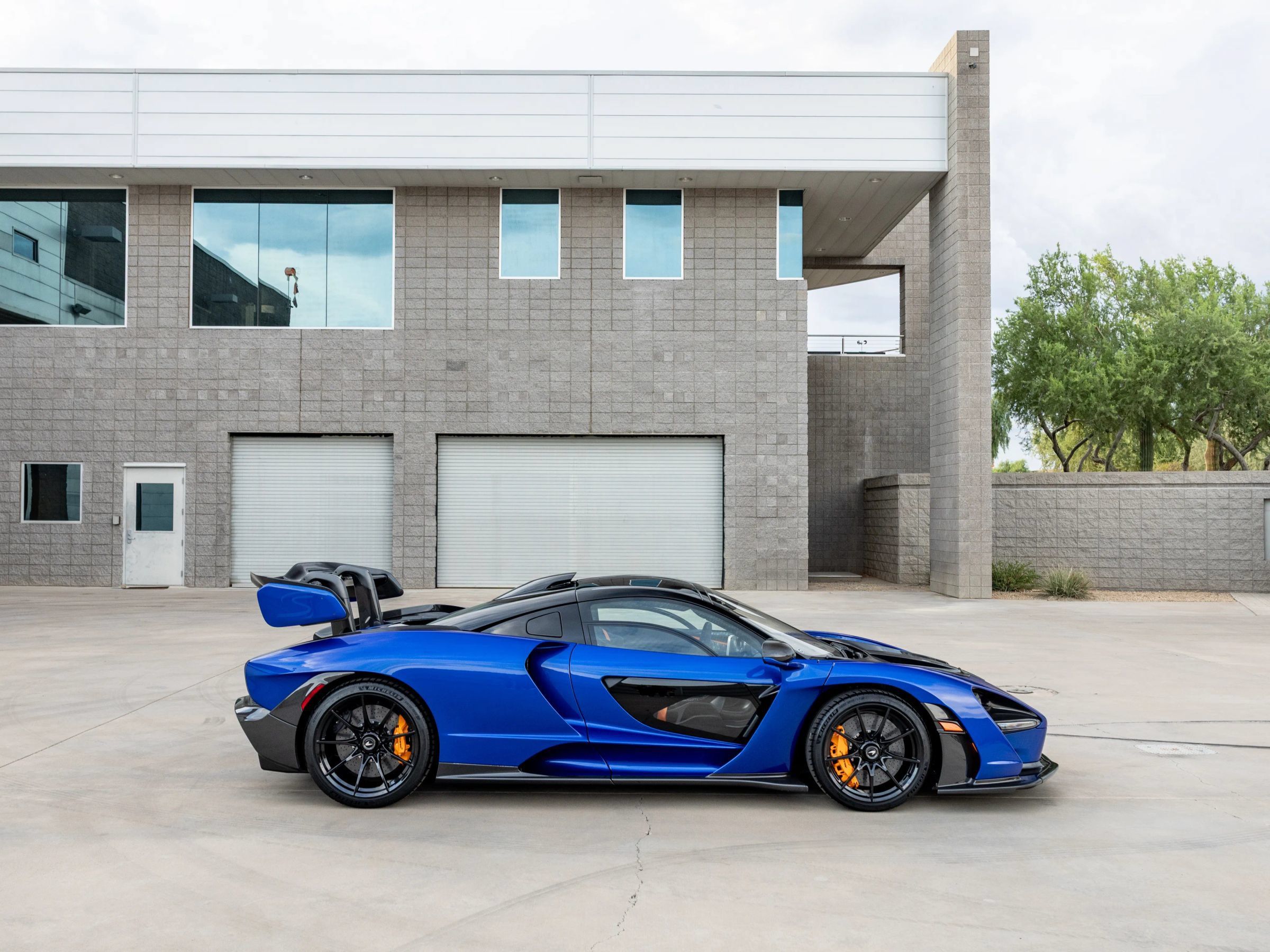 Used 2019 McLaren Senna RWD image 28