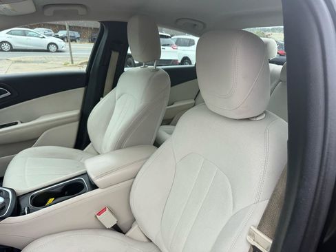 Used 2015 Chrysler 200 Limited FWD image 29