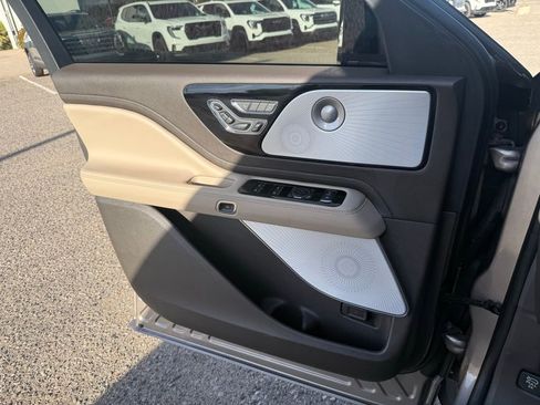 Used 2021 Lincoln Aviator Reserve w/ Equipment Group 202A image 9