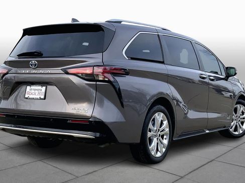 Certified 2021 Toyota Sienna Platinum image 23