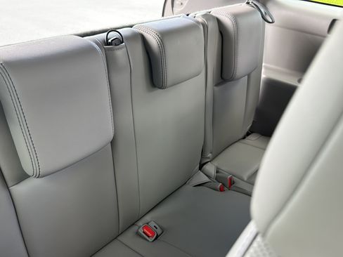 Used 2016 Toyota Highlander Limited w/ Driver Technology Package FWD image 24