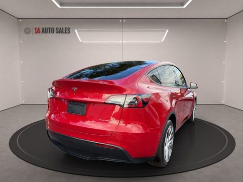 Used 2022 Tesla Model Y Long Range image 5
