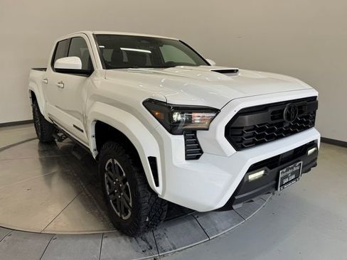 Used 2025 Toyota Tacoma TRD Sport AWD/4WD image 1