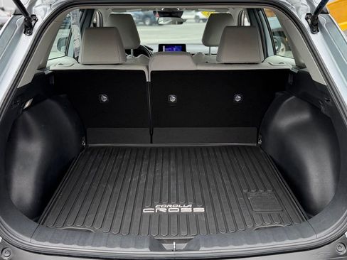 Used 2024 Toyota Corolla Cross L image 5