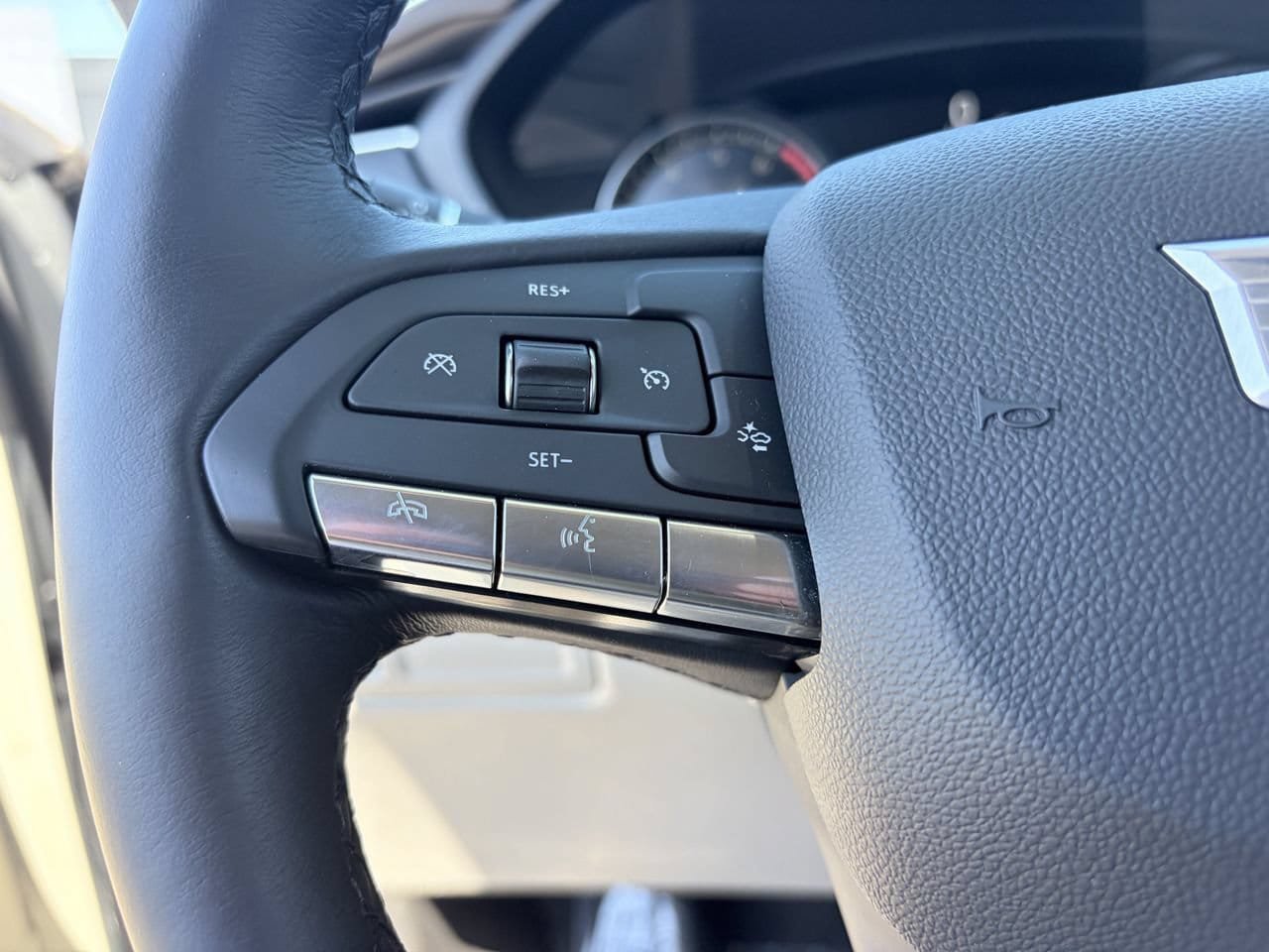 Certified 2023 Cadillac XT4 Luxury w/ Driver Awareness Package FWD image 22