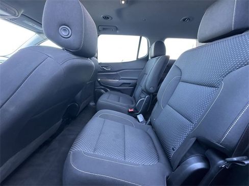 Used 2023 GMC Acadia SLE image 9
