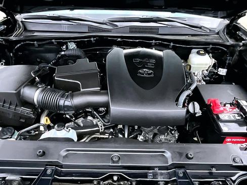 Certified 2022 Toyota Tacoma TRD Off-Road image 31