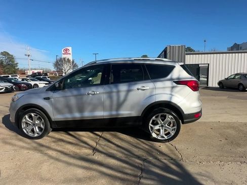 Used 2019 Ford Escape Titanium image 3