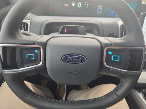 New 2025 Ford Expedition Active image 19