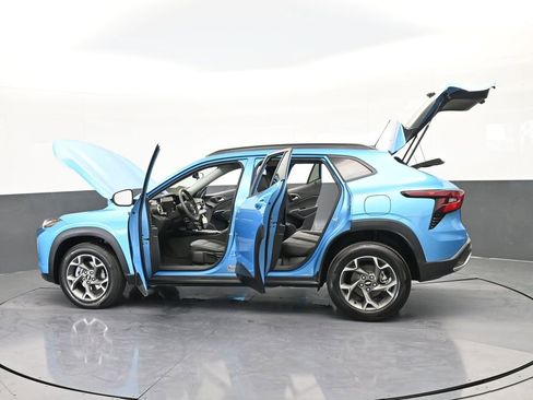 Used 2025 Chevrolet Trax LT image 70