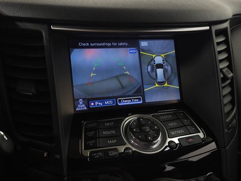 Used 2017 INFINITI QX70 AWD w/ Premium Package image 23