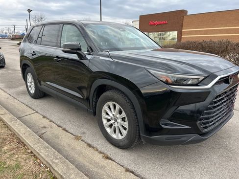 Used 2024 Toyota Grand Highlander XLE image 3