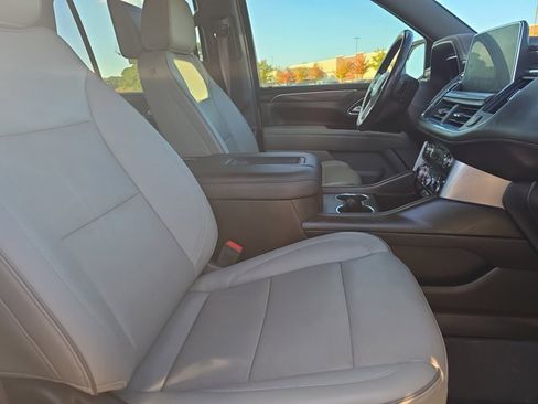 Used 2022 GMC Yukon SLT w/ SLT Premium Package image 10