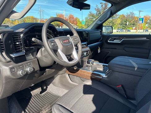 New 2026 GMC Sierra 1500 Elevation image 14