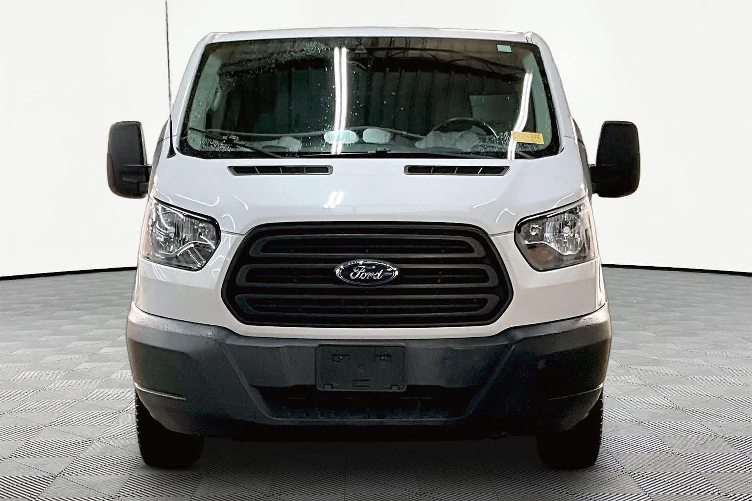 Used 2018 Ford Transit 150 130 Low Roof RWD image 4