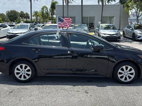 Used 2025 Toyota Corolla LE FWD image 10