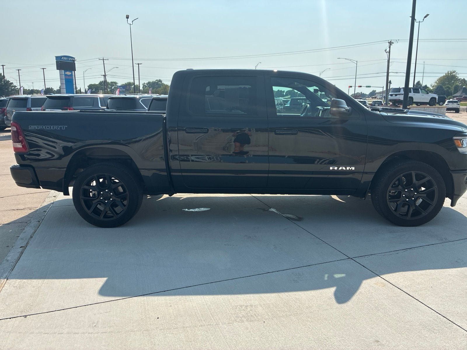 Used 2023 RAM 1500 Laramie AWD/4WD image 7