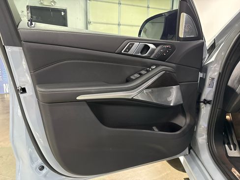 Used 2025 BMW X7 M60i image 15