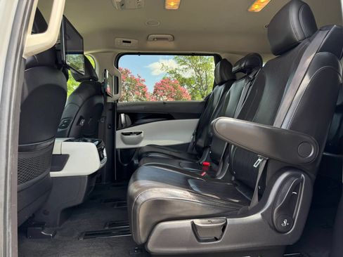Used 2022 Kia Carnival SX FWD image 17