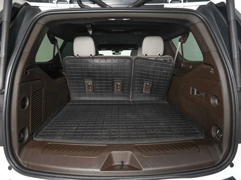 Used 2022 GMC Yukon XL SLT w/ SLT Luxury Package AWD/4WD image 11