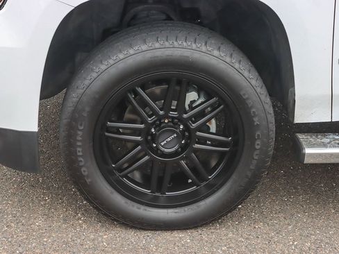 Used 2017 Chevrolet Tahoe LT w/ LT Signature Package image 7