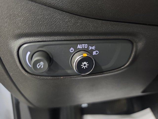 Used 2020 Chevrolet Equinox LS FWD image 19