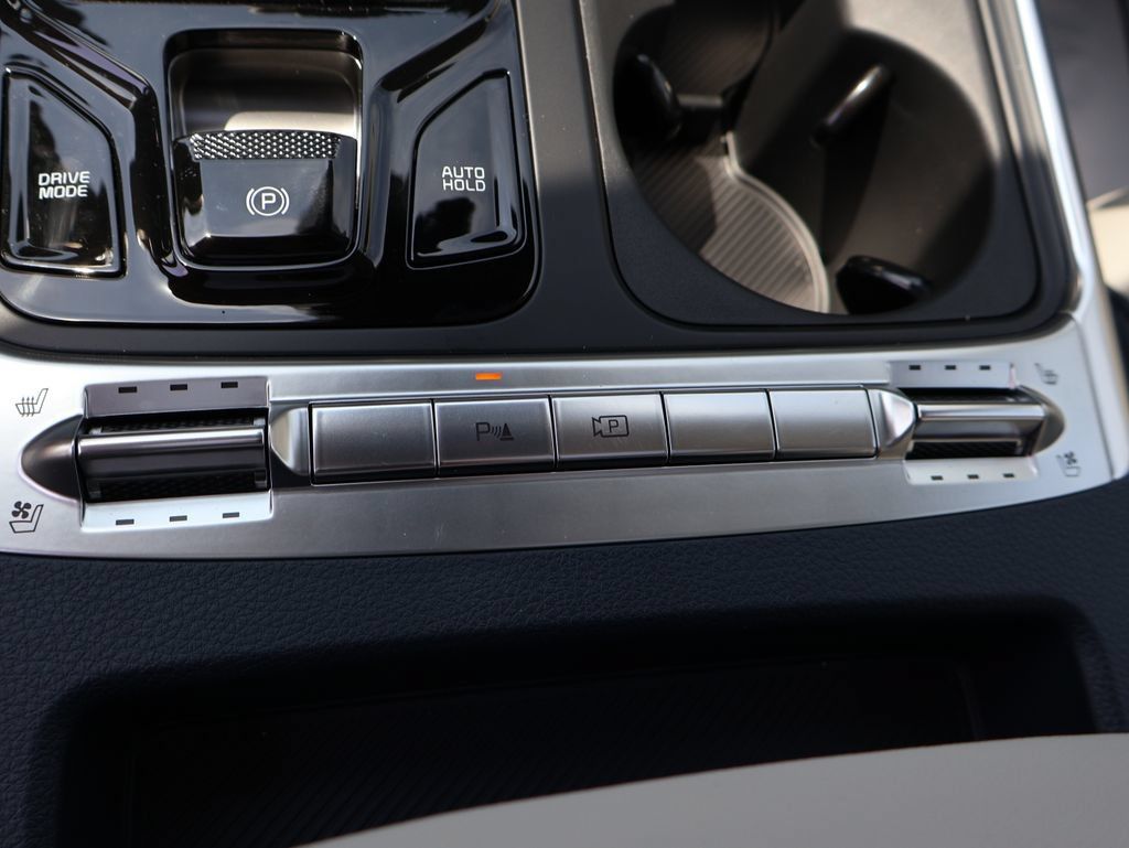 New 2026 Kia Carnival SX w/ SX Dark Edition Package FWD image 36