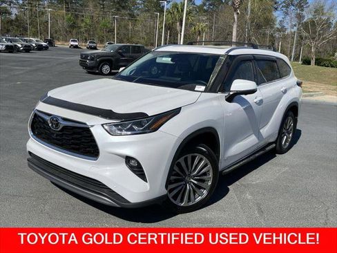 Certified 2025 Toyota Highlander Limited image 1