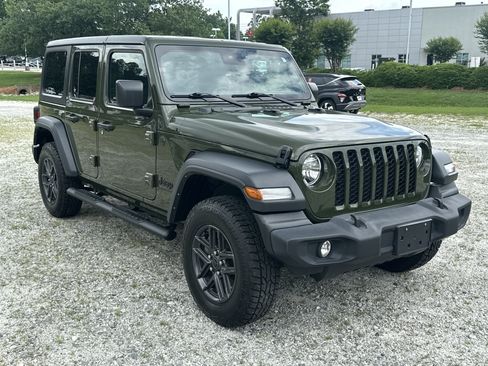 Used 2024 Jeep Wrangler Unlimited Sport AWD/4WD image 3