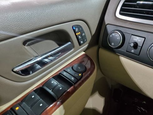 Used 2011 Chevrolet Suburban LTZ AWD/4WD image 40