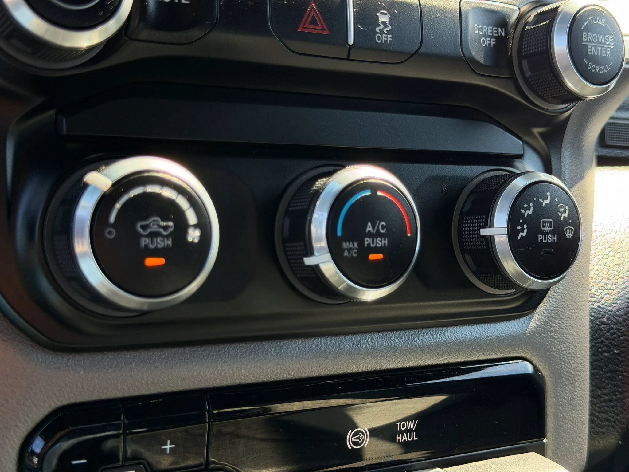 Used 2024 RAM 2500 Big Horn AWD/4WD image 32
