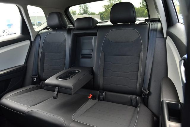 Used 2025 Volkswagen Taos SE AWD/4WD image 22