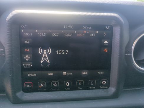 Used 2023 Jeep Wrangler Unlimited Sahara w/ Cold Weather Group AWD/4WD image 17