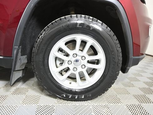 Used 2018 Jeep Grand Cherokee Laredo image 11