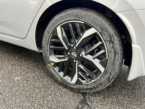 New 2025 Nissan Versa SR w/ Trunk Package image 43