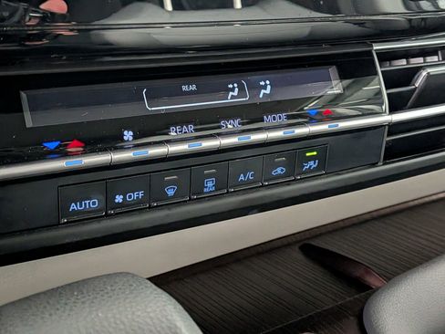 Used 2022 Toyota Sienna LE image 21