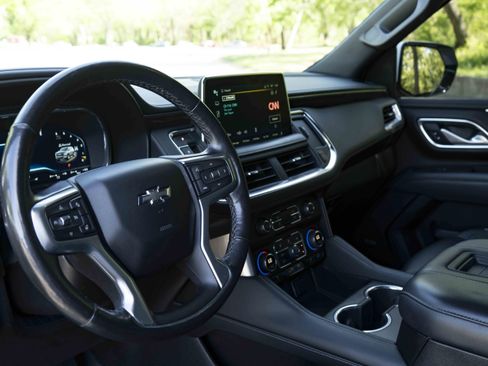 Used 2022 Chevrolet Tahoe Z71 w/ Z71 Off-Road Package image 17