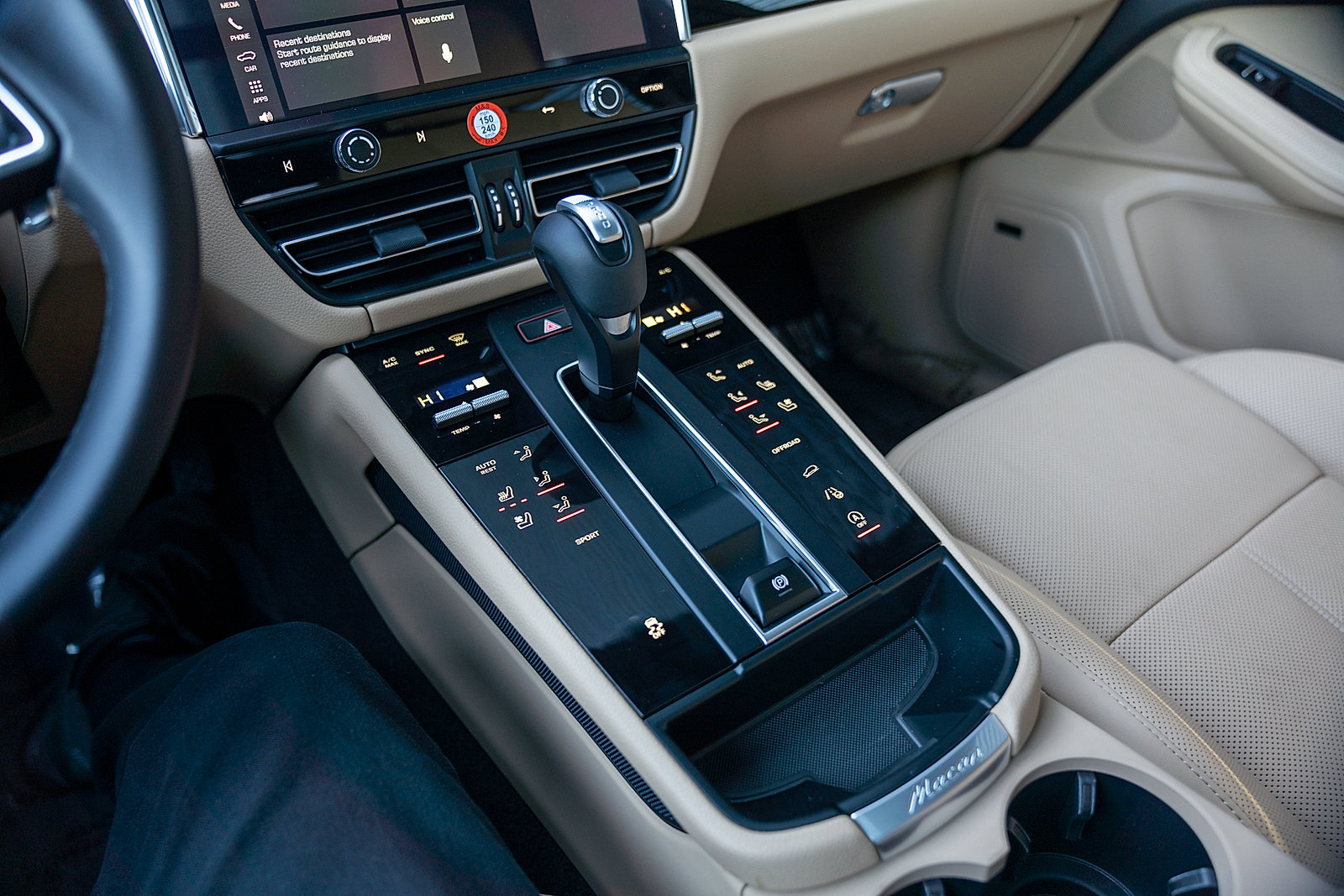Certified 2026 Porsche Macan AWD/4WD image 13