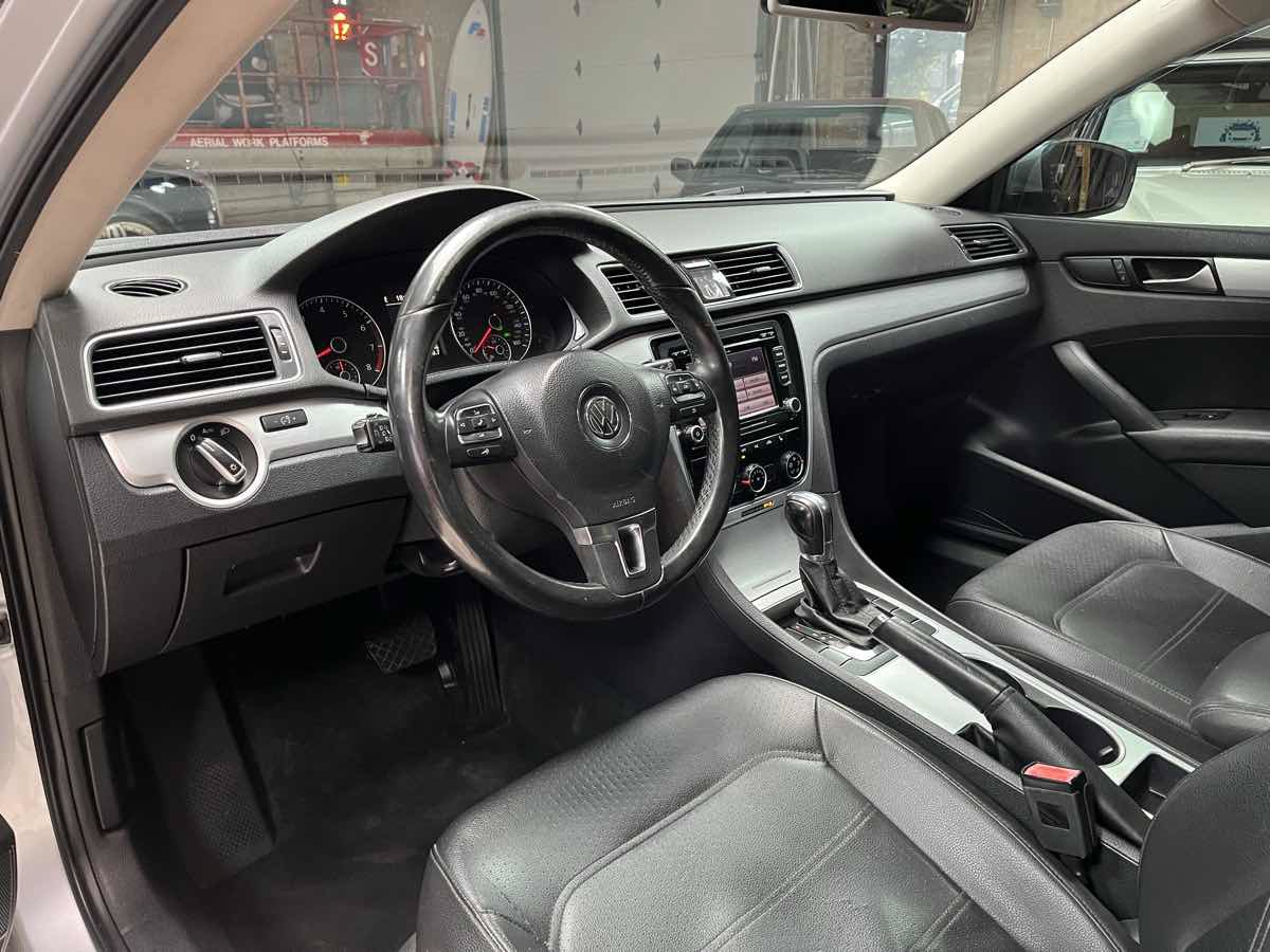 Used 2013 Volkswagen Passat 2.5 SE FWD image 9