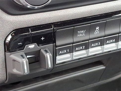 Used 2024 RAM 2500 Tradesman w/ Chrome Appearance Group image 16