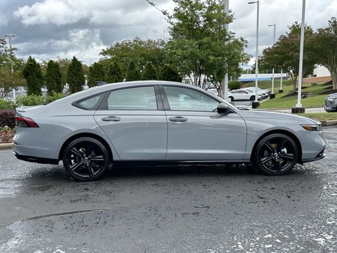 Used 2025 Honda Accord Sport image 11