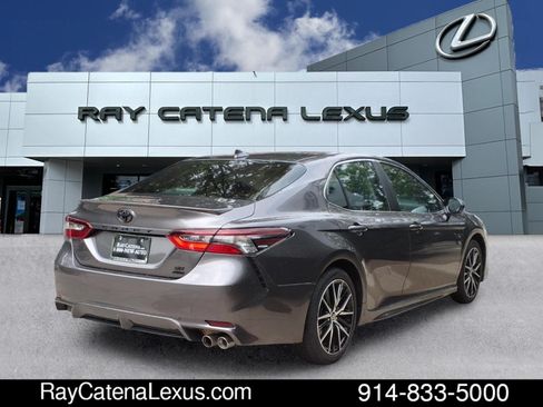 Used 2022 Toyota Camry SE w/ Carpet Mat Package (TMS) AWD/4WD image 4