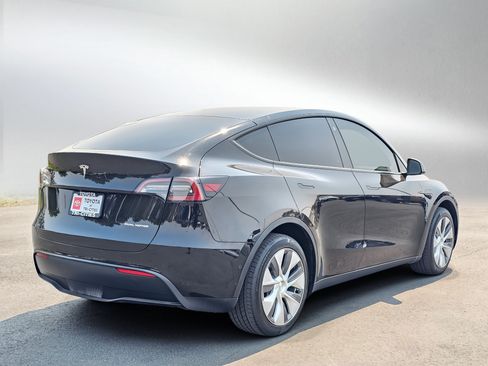 Used 2022 Tesla Model Y Long Range AWD/4WD image 5